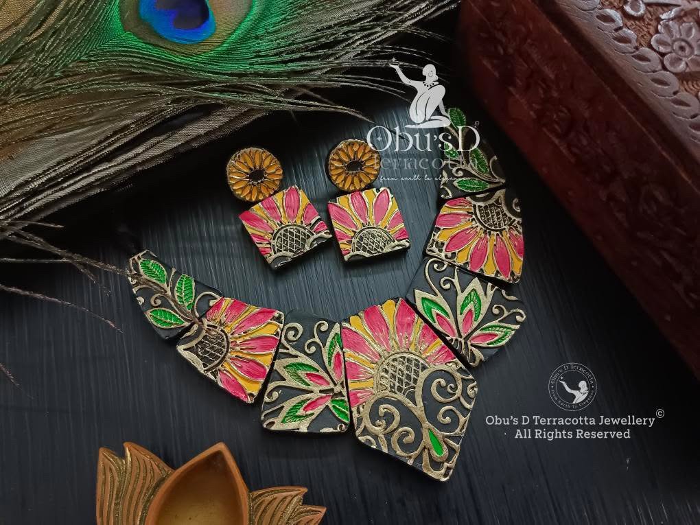 FLORAL MOTIFS TERRAMETRIC NECKLACE