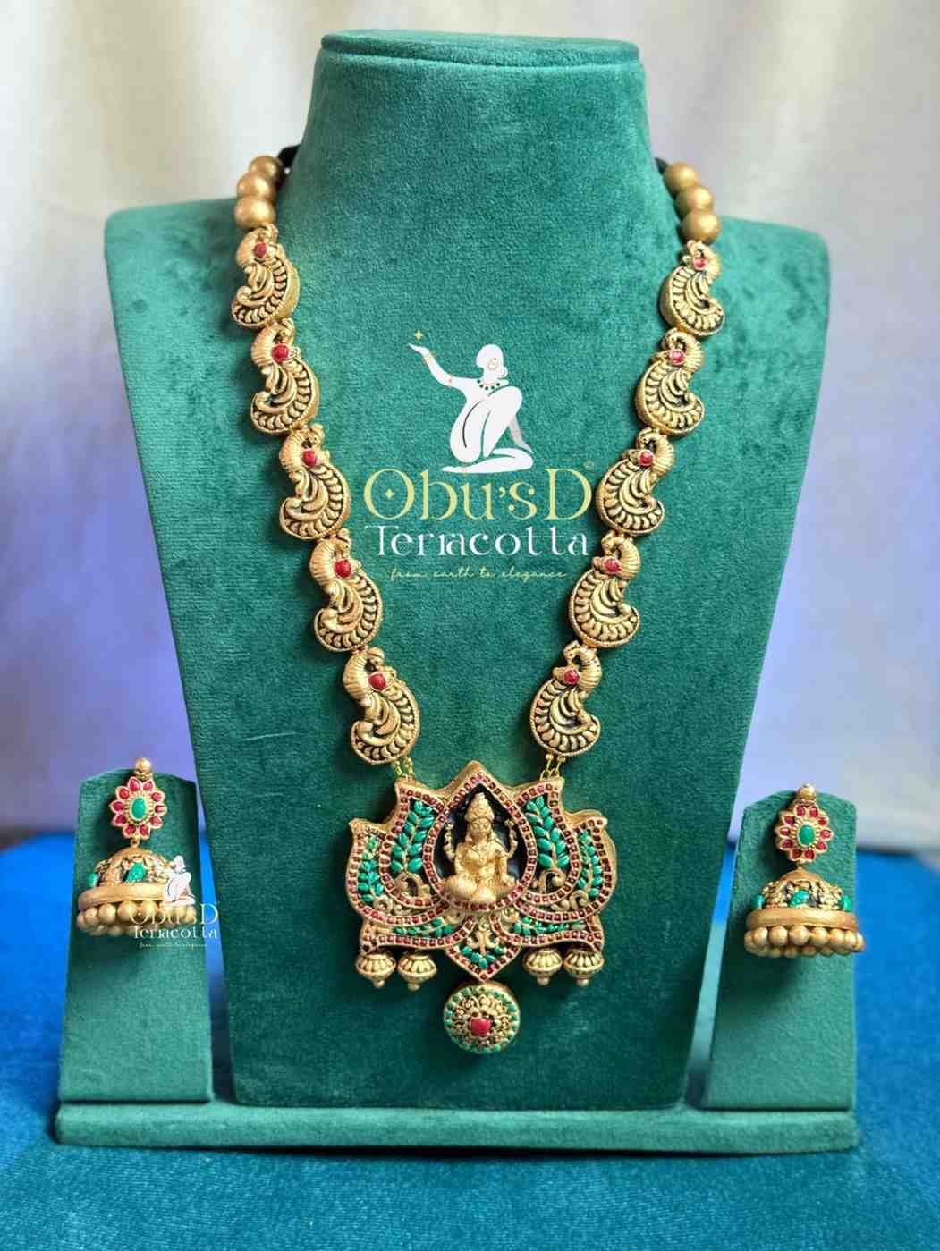 LOTUSLAKSHMIWITHPEACOCKHARAM1500