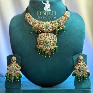 VICTORIAN GREEN BEAD NECKLACE